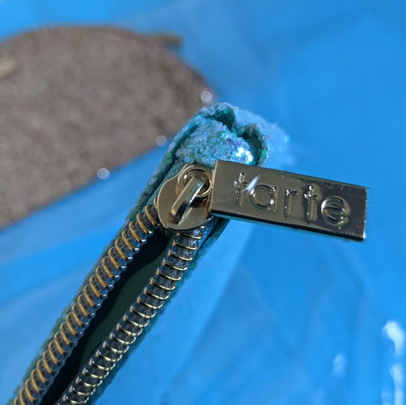 Glittery ✨ tarte makeup bags. - Picture 9 of 12